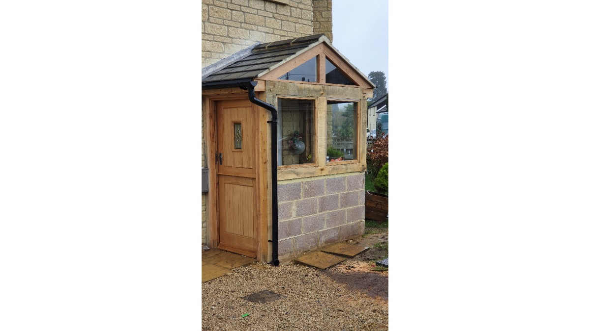Enclosed porch entrance - Minchinhampton